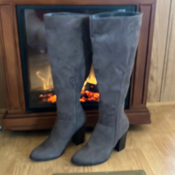 Suede gray boots - Picture 1 of 14